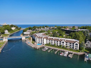 115 Edgewater Inn